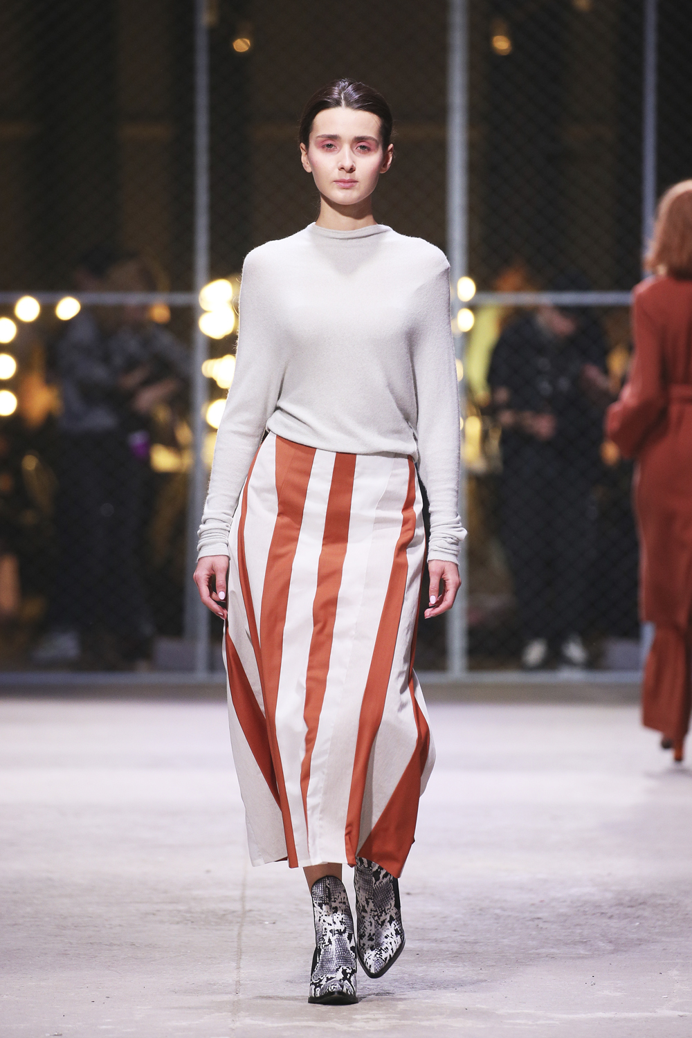 Коллекция шанель с бахромой показ. Напольная плитка unica i marmi di unica фото в интерьере. Красивые кухни гостиные. Дизайнеры москвы. Красивые кухни гостиные.