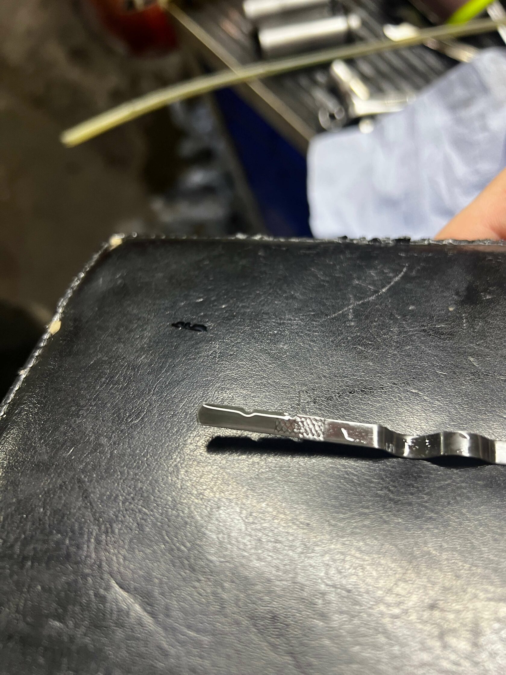 Проверяем уровень масла в вариаторе строго при температуре 70-80 градусов