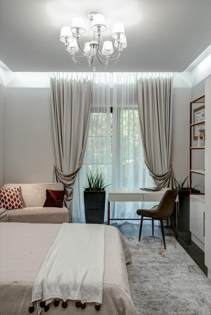 ЖК парк Рублево - Дизайн интерьера спальня, люстра, стол, кровать, стул, диван