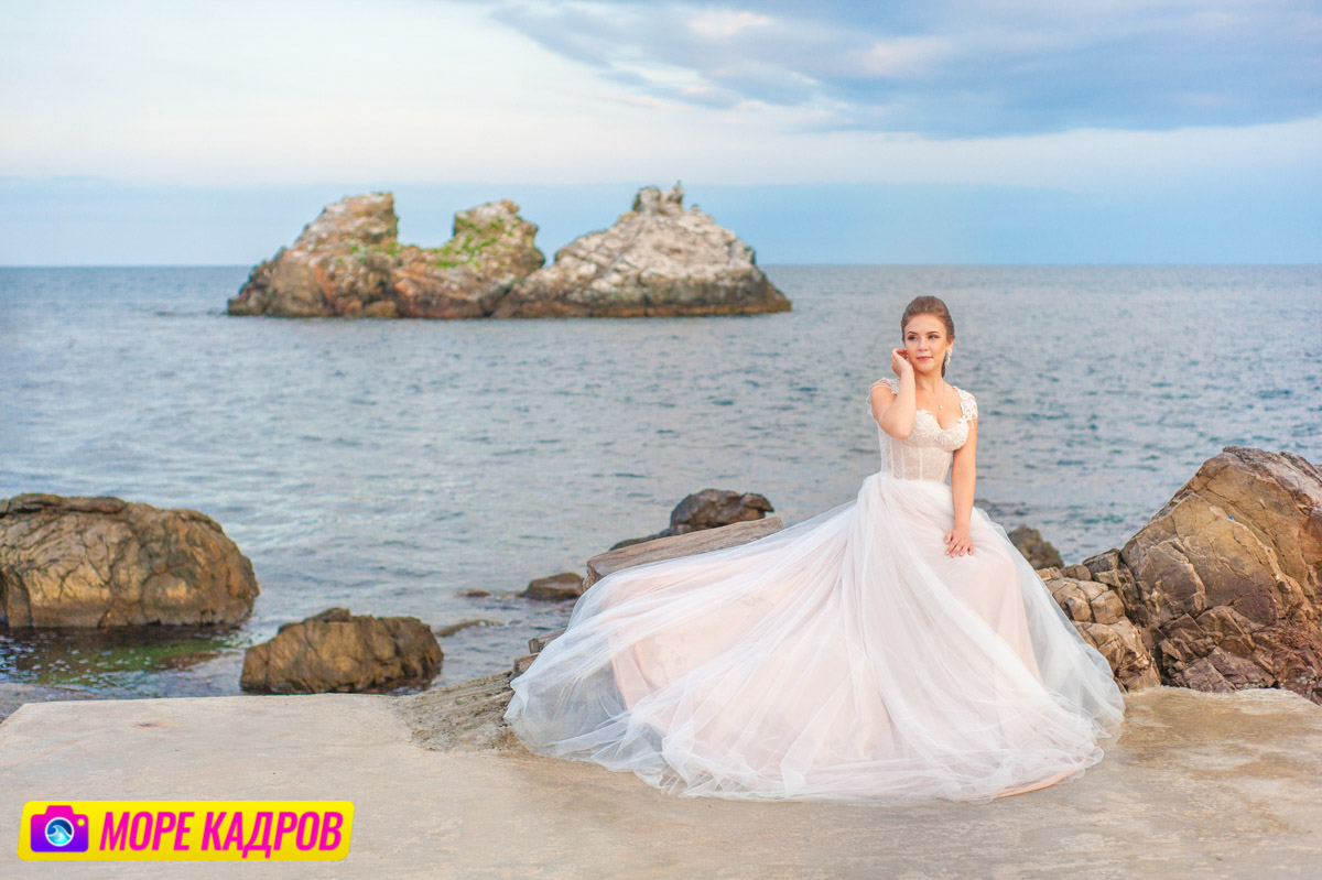 свадебный фотограф в судаке. фото невесты на камнях