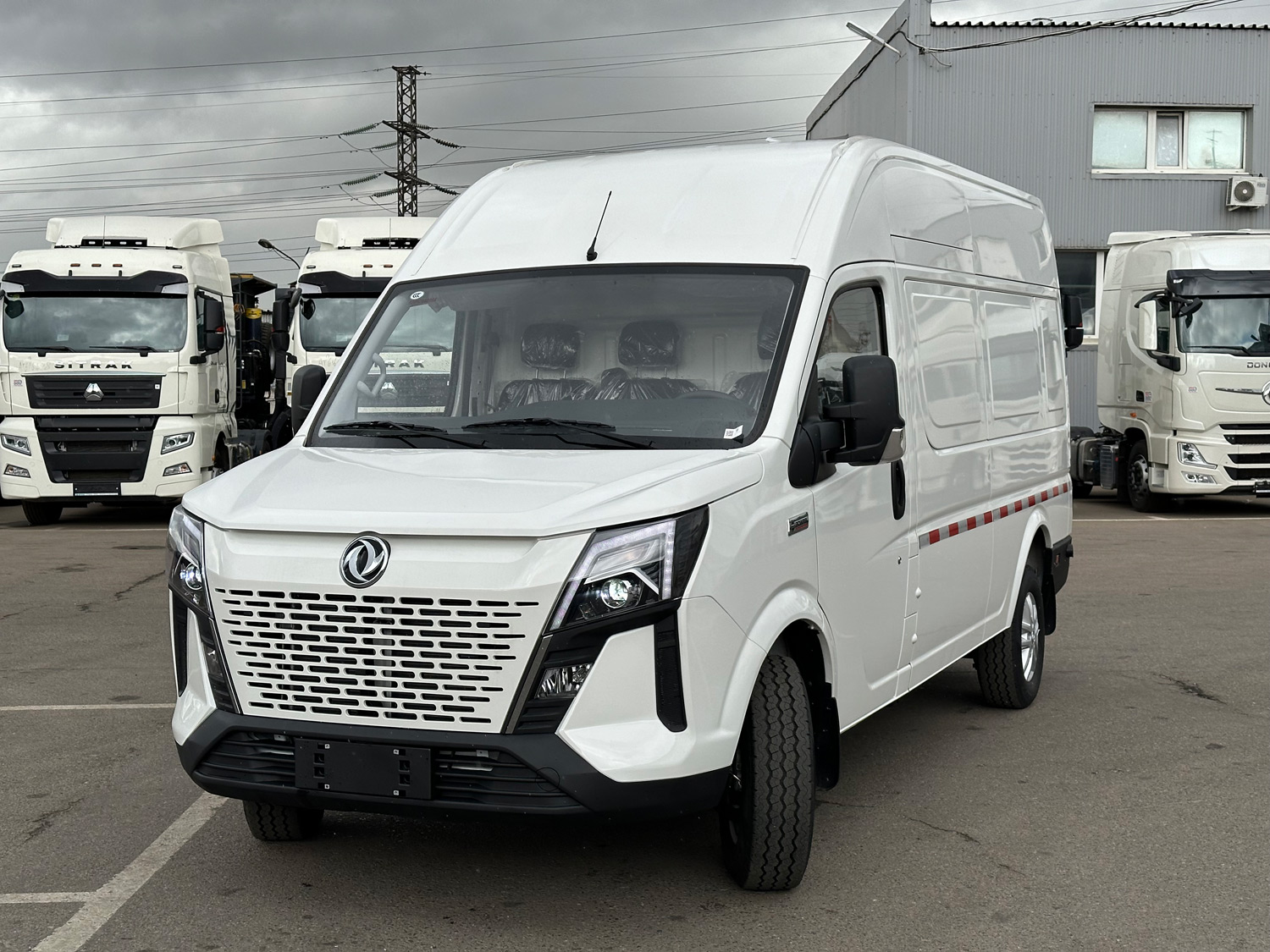 Dongfeng k33 отзывы. Dongfeng k33-561. Китаец цельнометаллический. Dongfeng k33 автобус. Dongfeng Грузопассажирский.