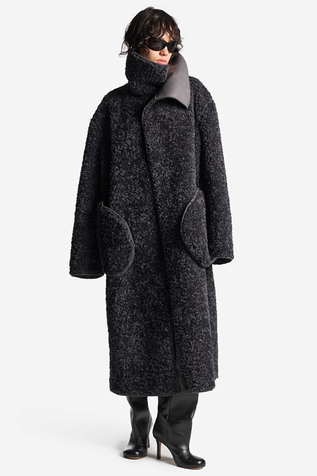 Зимняя женская куртка в цвете хаки. GATE31 — это минималистичный бренд верхней одежды из Санкт–Петербурга