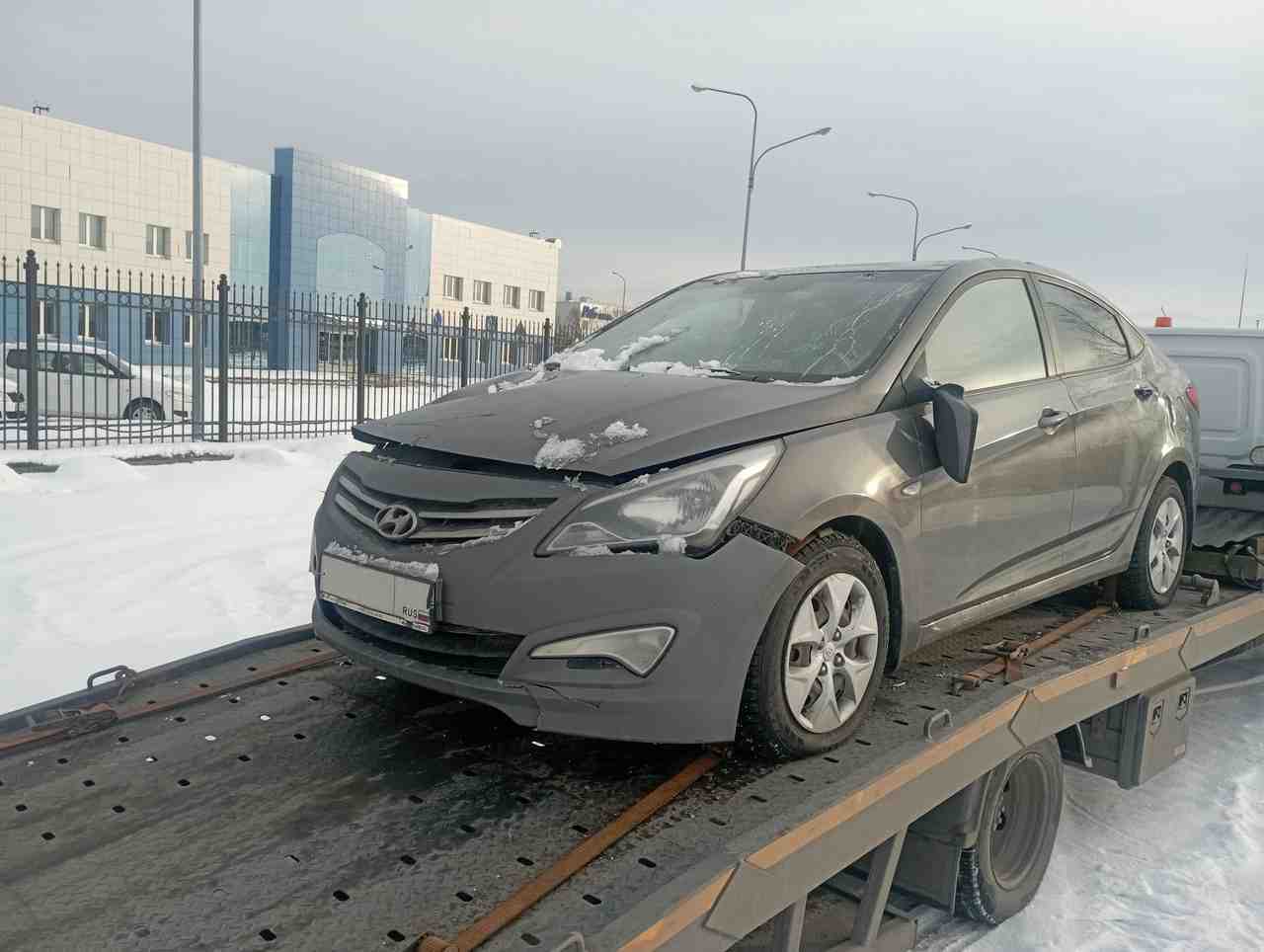 Эвакуация автомобиля Hyundai Solaris со Стартовой улицы в Московском районе районе Санкт-Петербурга