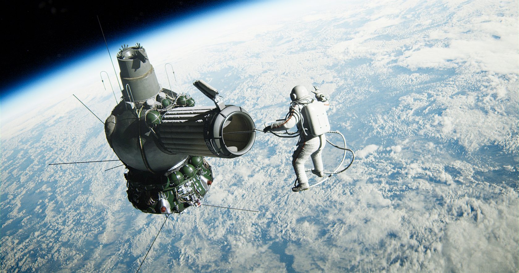 Выход в космос восход 2. Восход-2 космический корабль Леонов. Выход Леонова в открытый космос. Покорение космоса. Космонавт в открытом космосе.