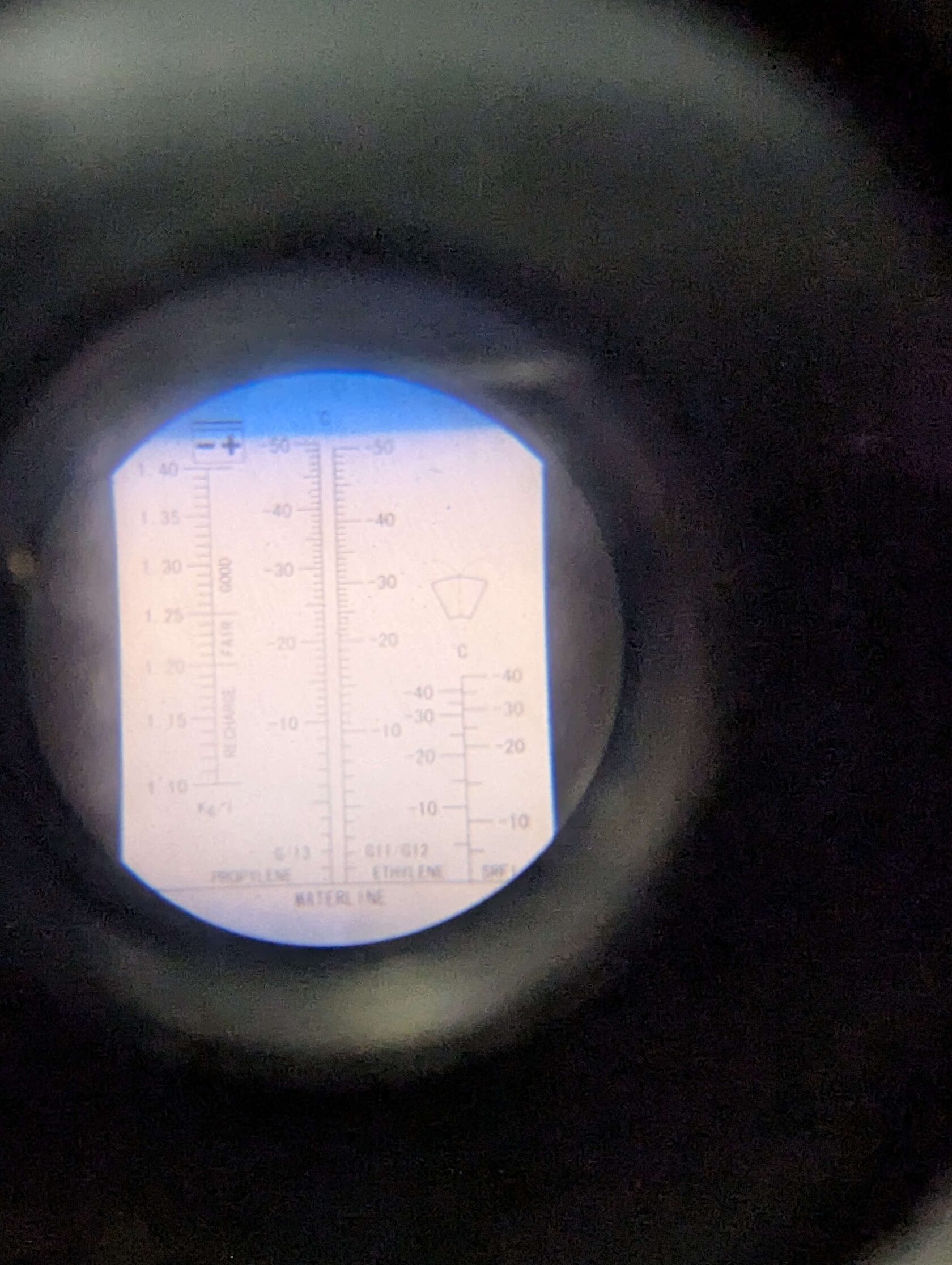 Перед началом работ проверяем рефрактометром состояние антифриза Haval F7