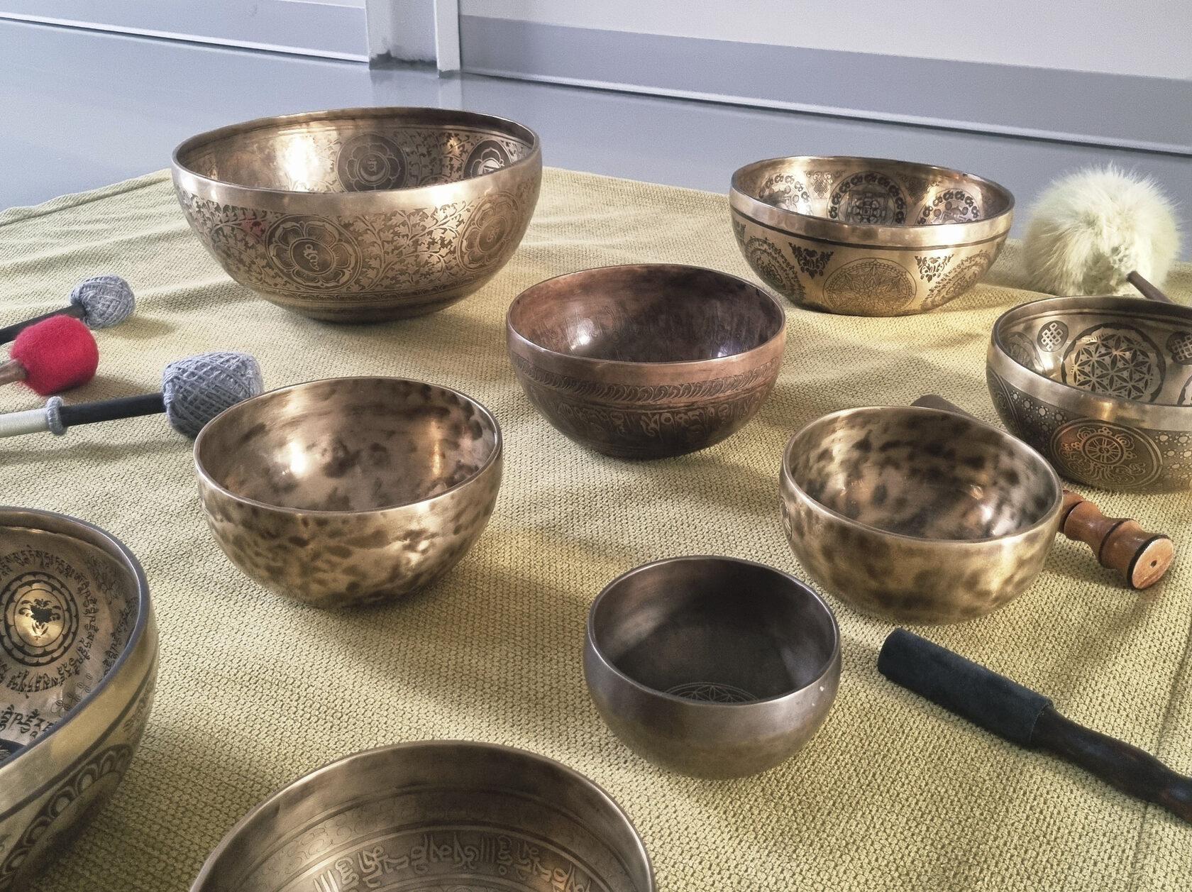Звукотерапия Sound Healing с поющими чашами в Белой Сове