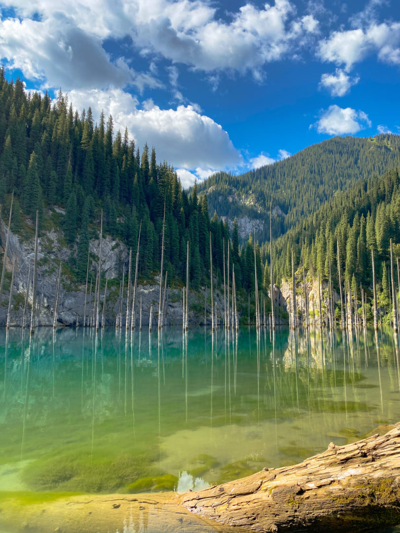 Озеро Кольсай фото девушка