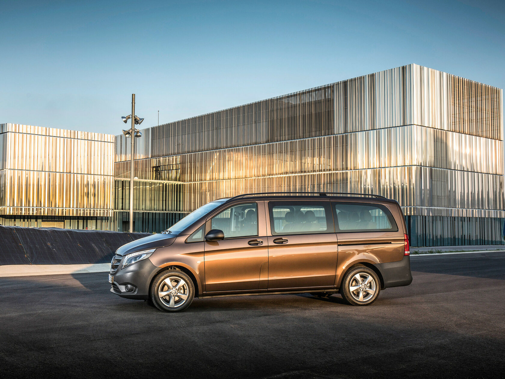 Аренда Mercedes Vito в Москве. Прокат Mersedes V250 по честным ценам