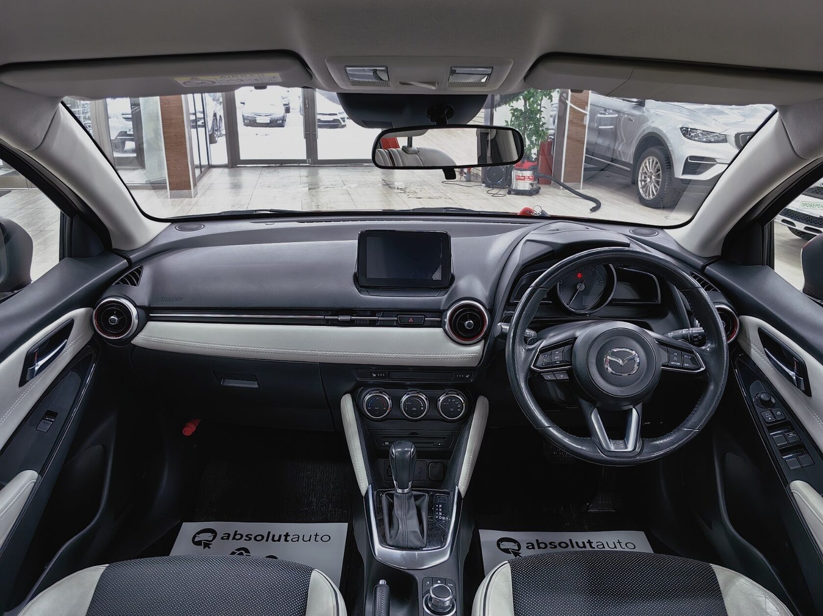 Mazda Demio 2018 салон - VLK Auto