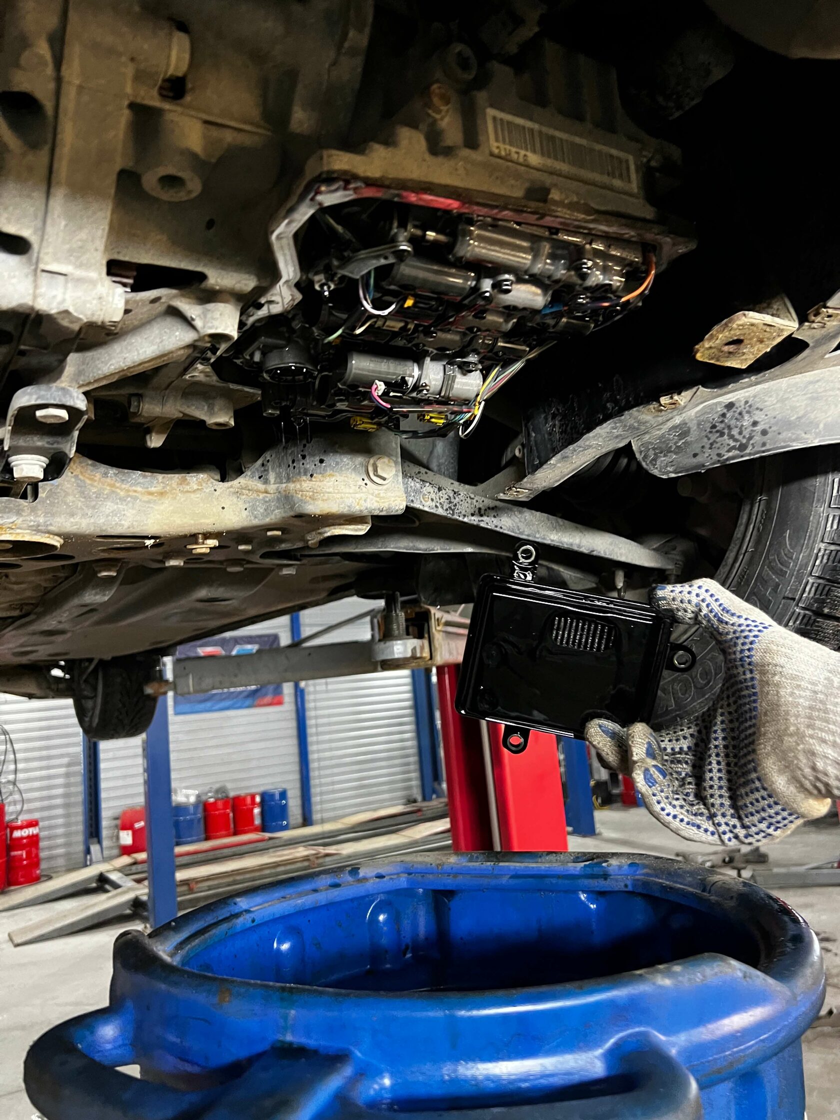 Демонтаж старого фильтра АКПП