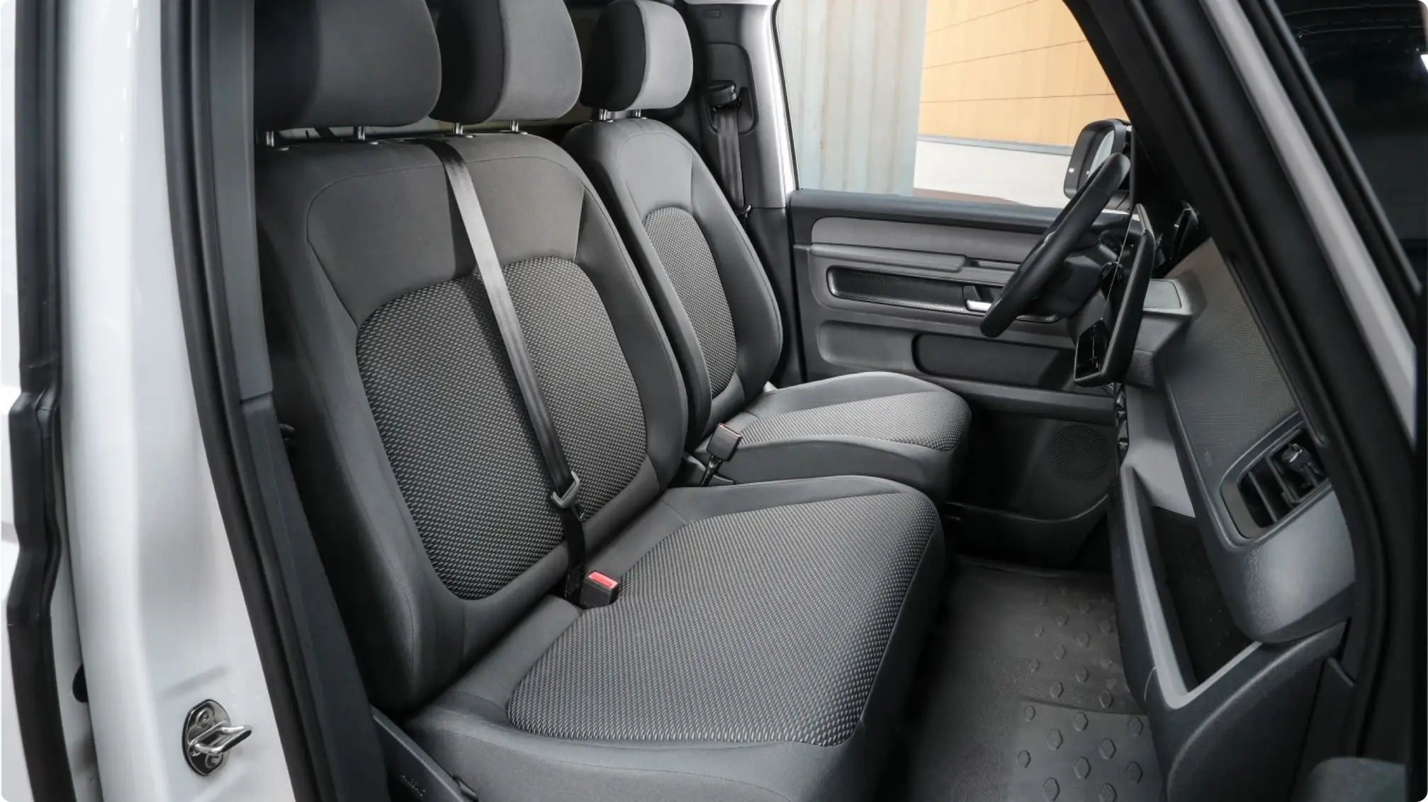Трехместная кабина Volkswagen ID. Buzz Cargo LWB