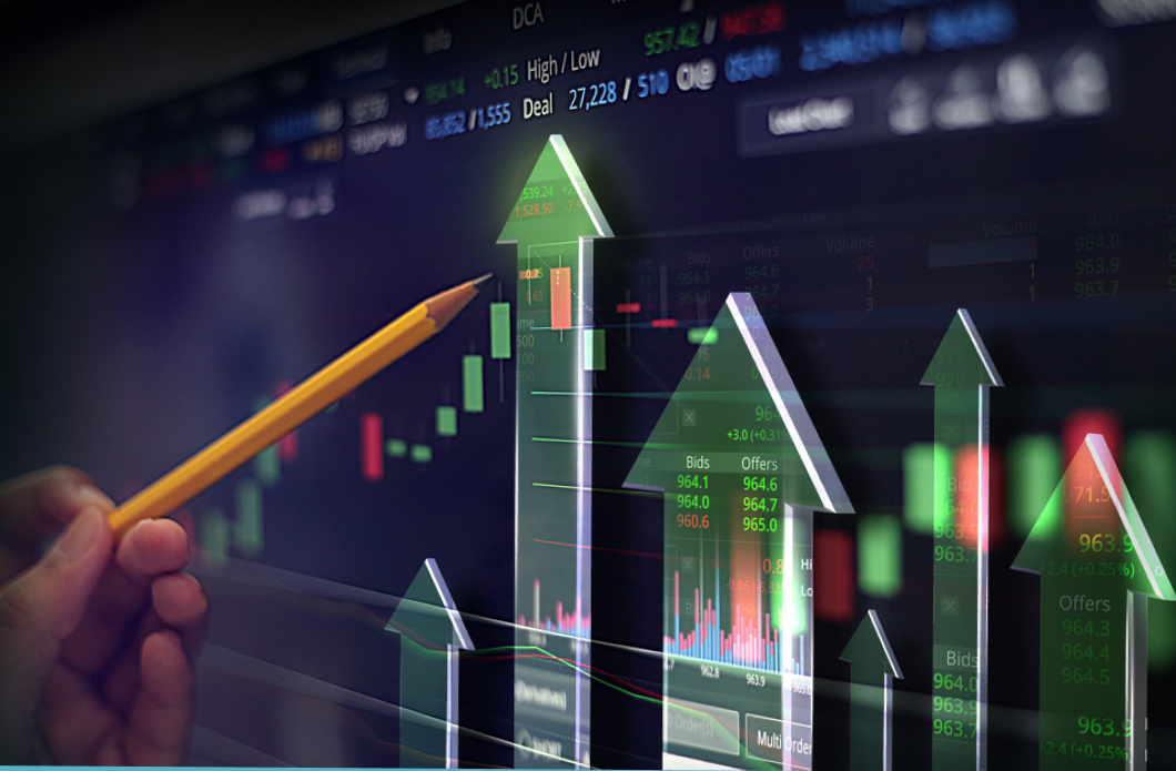 рука с карандашом показывает на экран с фондовым рынком