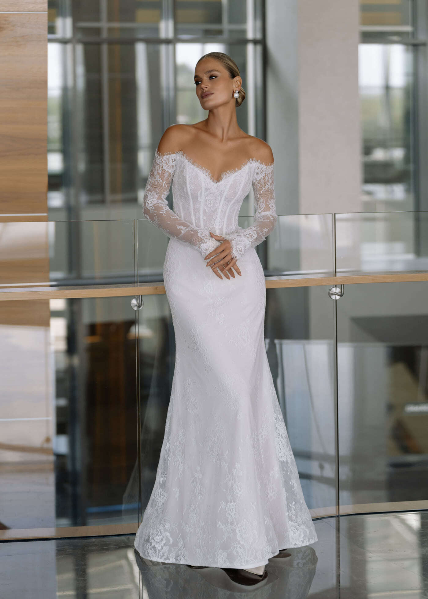 Кружевное свадебное платье-рыбка ARIA можно примерить в салоне PRIMA BRIDAL по предварительной записи.