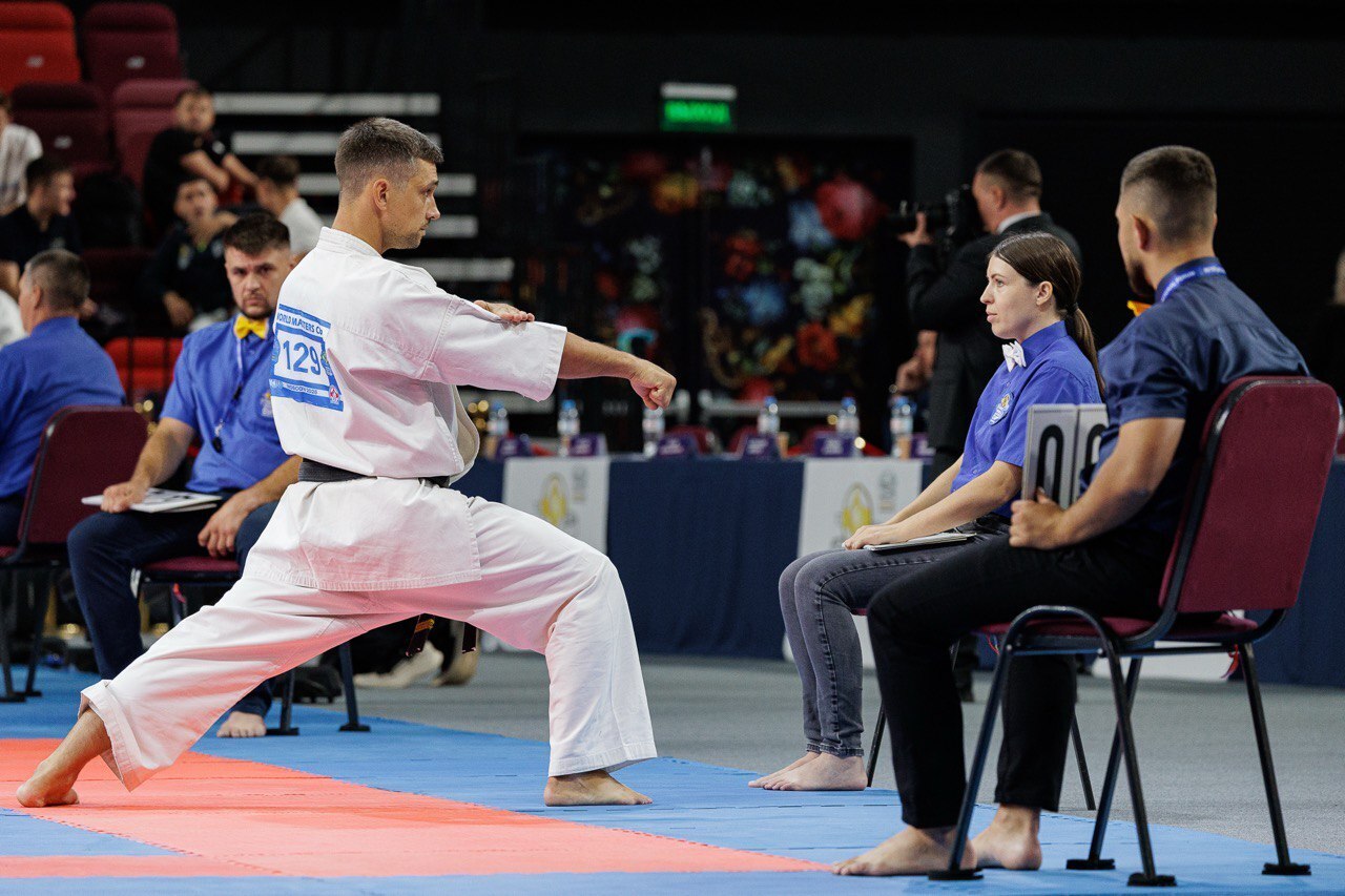 Zenkutsu-dachi (Дзэнкуцу-дачи)