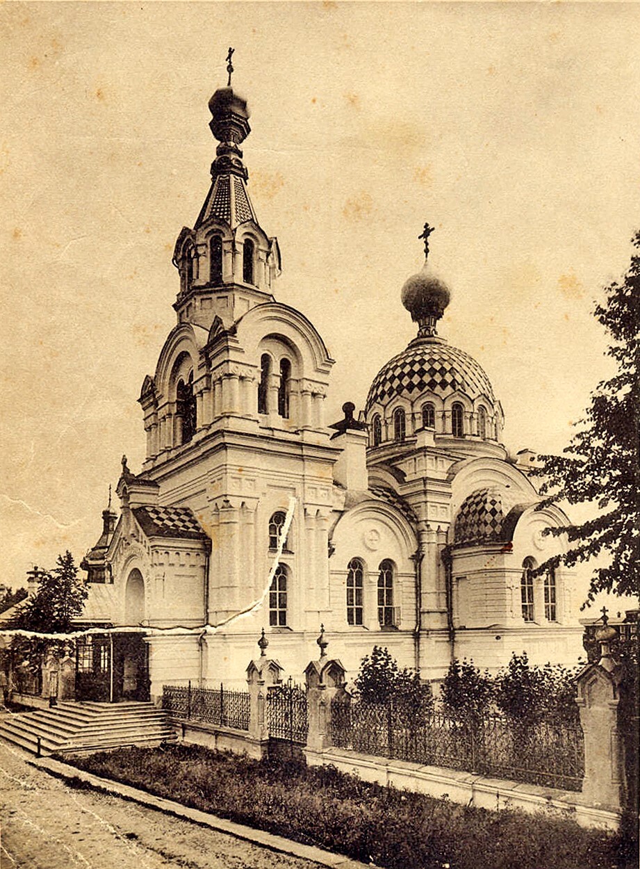 Историческая фотография храма в честь иконы Божией Матери «Всех Скорбящих Радости» в селе Долматовский