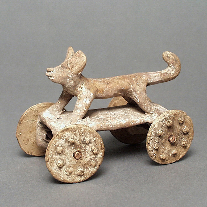 Фигурка в виде собаки на платформе с колесами. Веракрус, 450-650 гг. н.э. Коллекция Los Angeles County Museum of Art.