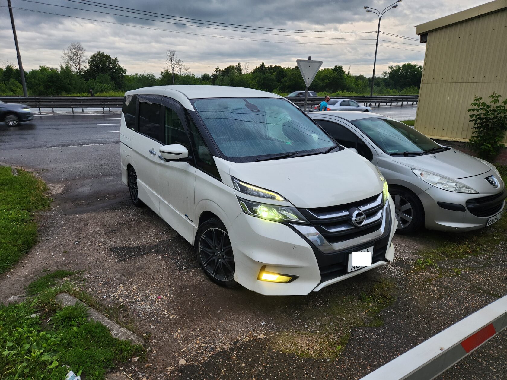 Nissan Serena 5 автозвук