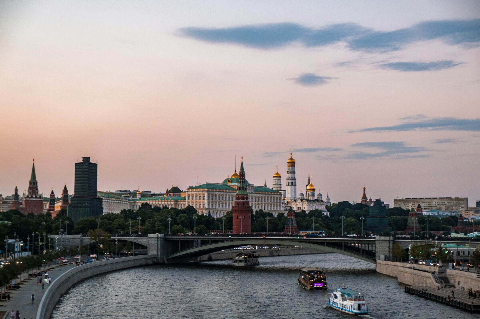 Тверская улица в центре Москвы