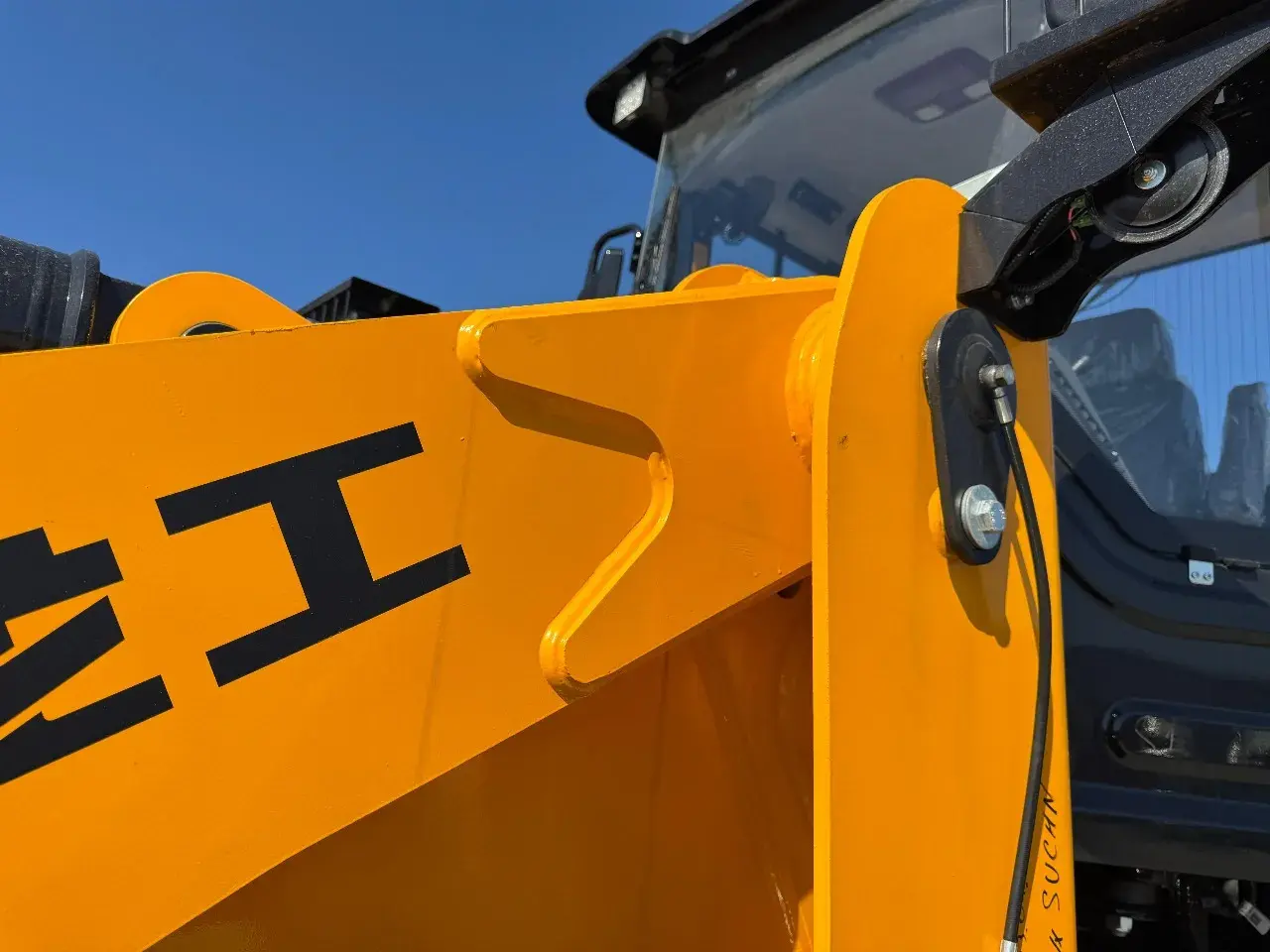 Фронтальный погрузчик LONKING LG 855GB