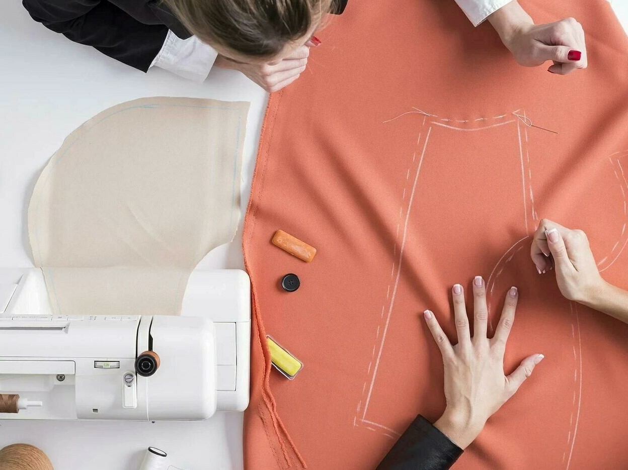 фото нанесения макияжа на лицо девушки 