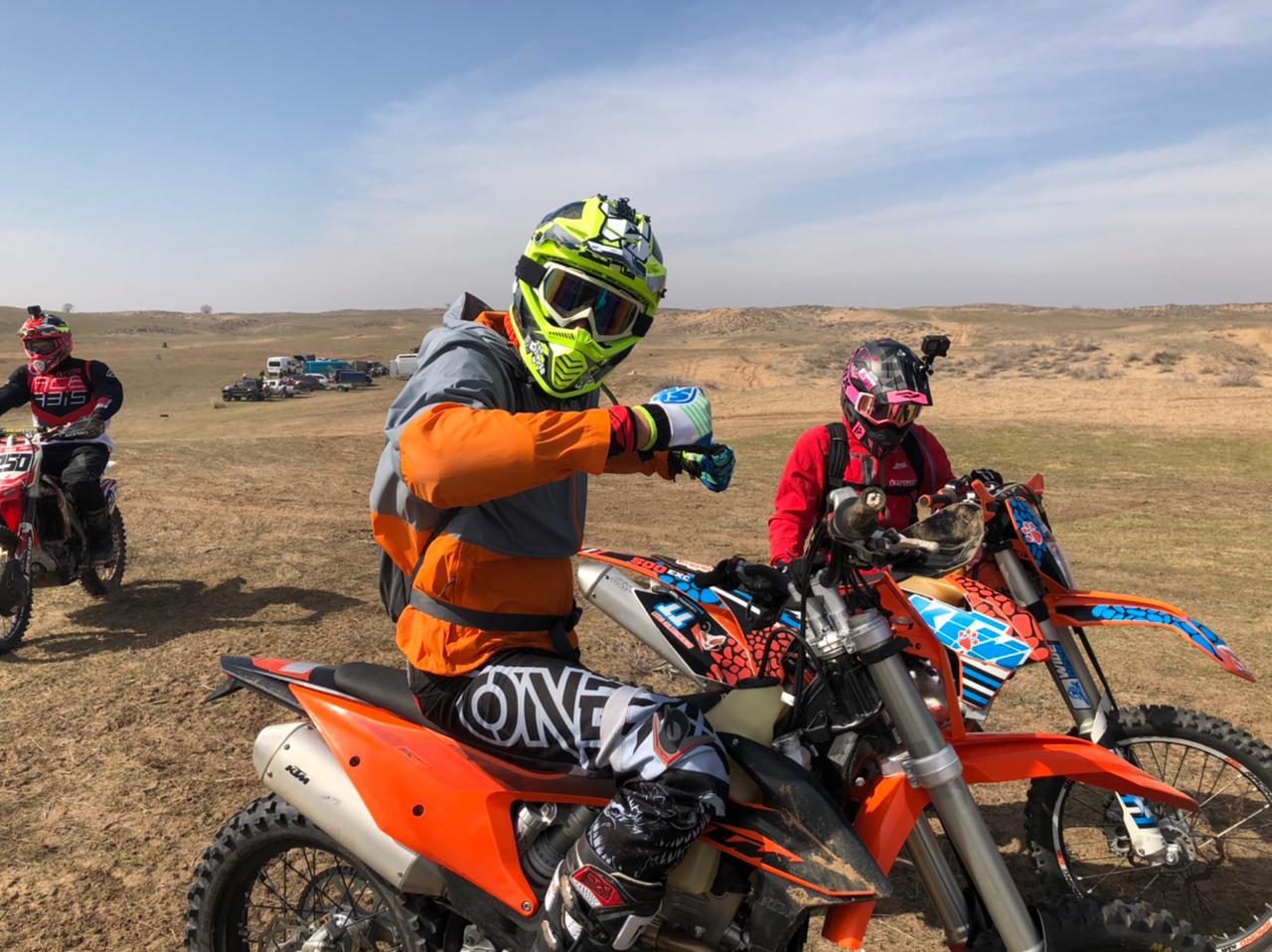 Эндуро алматы. Эндуро парк. Эндуро алматы. Ктм тур эндуро 750. Хьесинг эндуро.