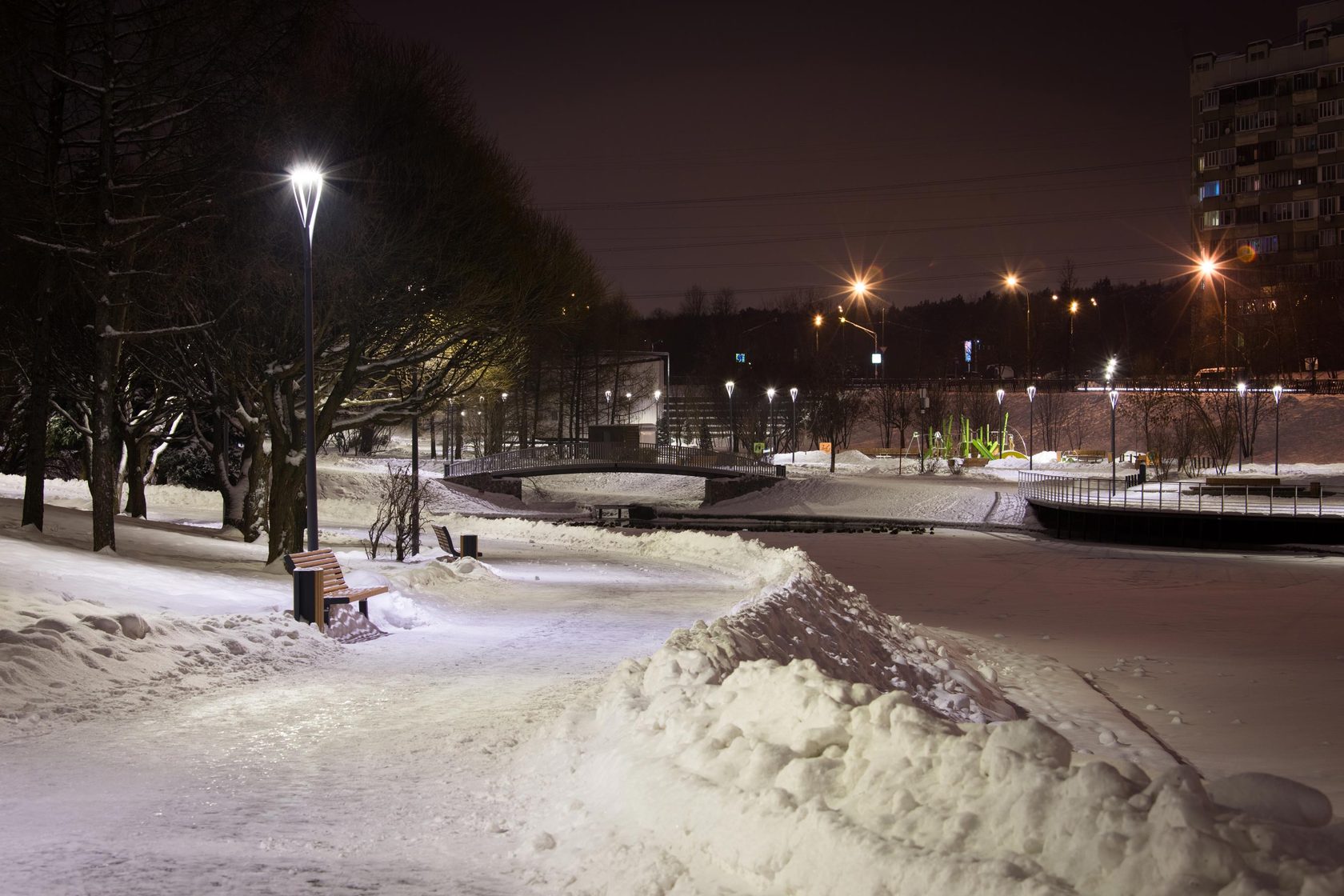 Каток бутово парк. Освещение парка зимой. Каток Битца. Подсветка парка зима. Алтуфьево Битца.