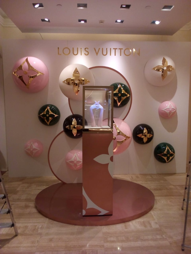 Подиум для аксессуаров заказать