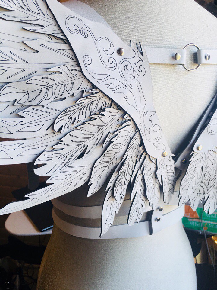 пластиковые крылья гранд чероки wk1. 7 дизель купить в москве. крыло правое сузуки гранд витара. портупея с крылышками. портупея женская с крыльями.