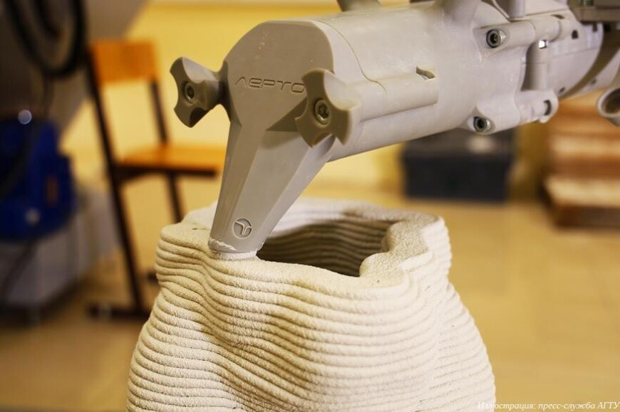 3D принтер Лерто печатает в астраханском университете