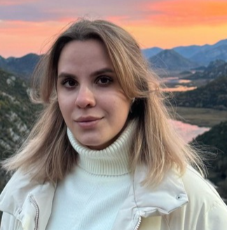 Алёна Шарканова