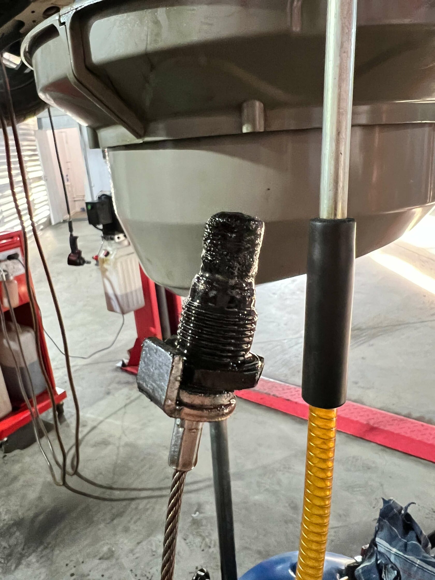 Слив масла и магнит пробки Kia