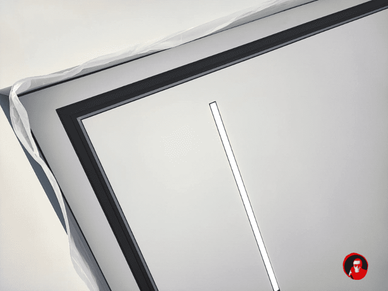 Карниз стыкуется под любым углом повторяя контур стен.