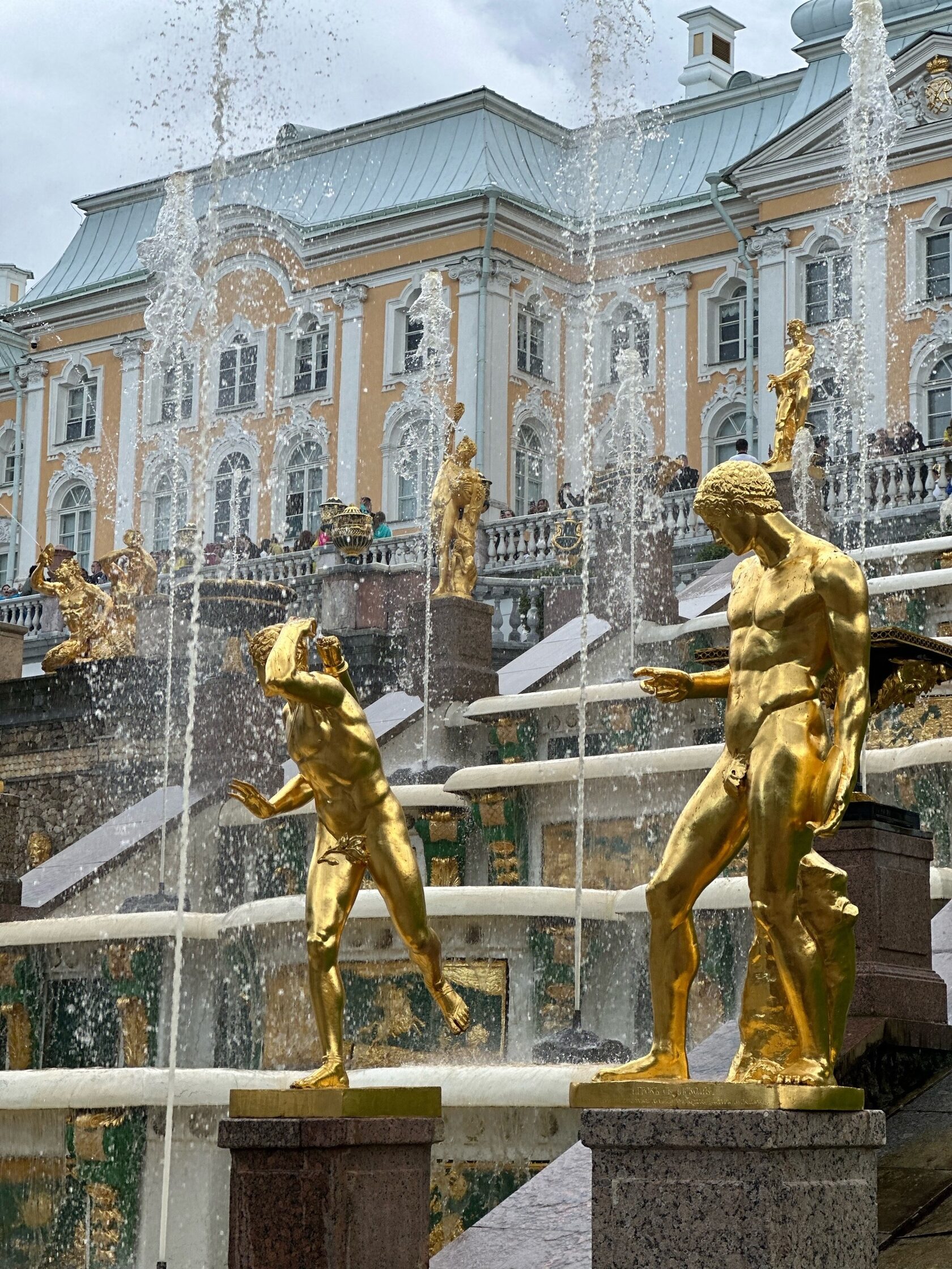 ⛲