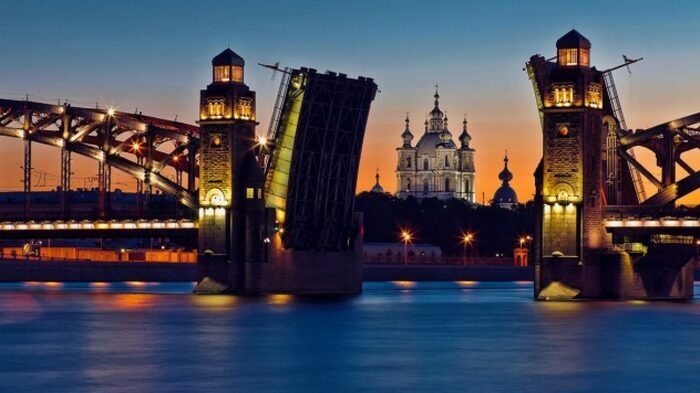 Большеохтинский мост - маршрут прогулки на развод мостов