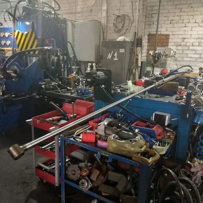 Гидроцилиндр манипулятора.