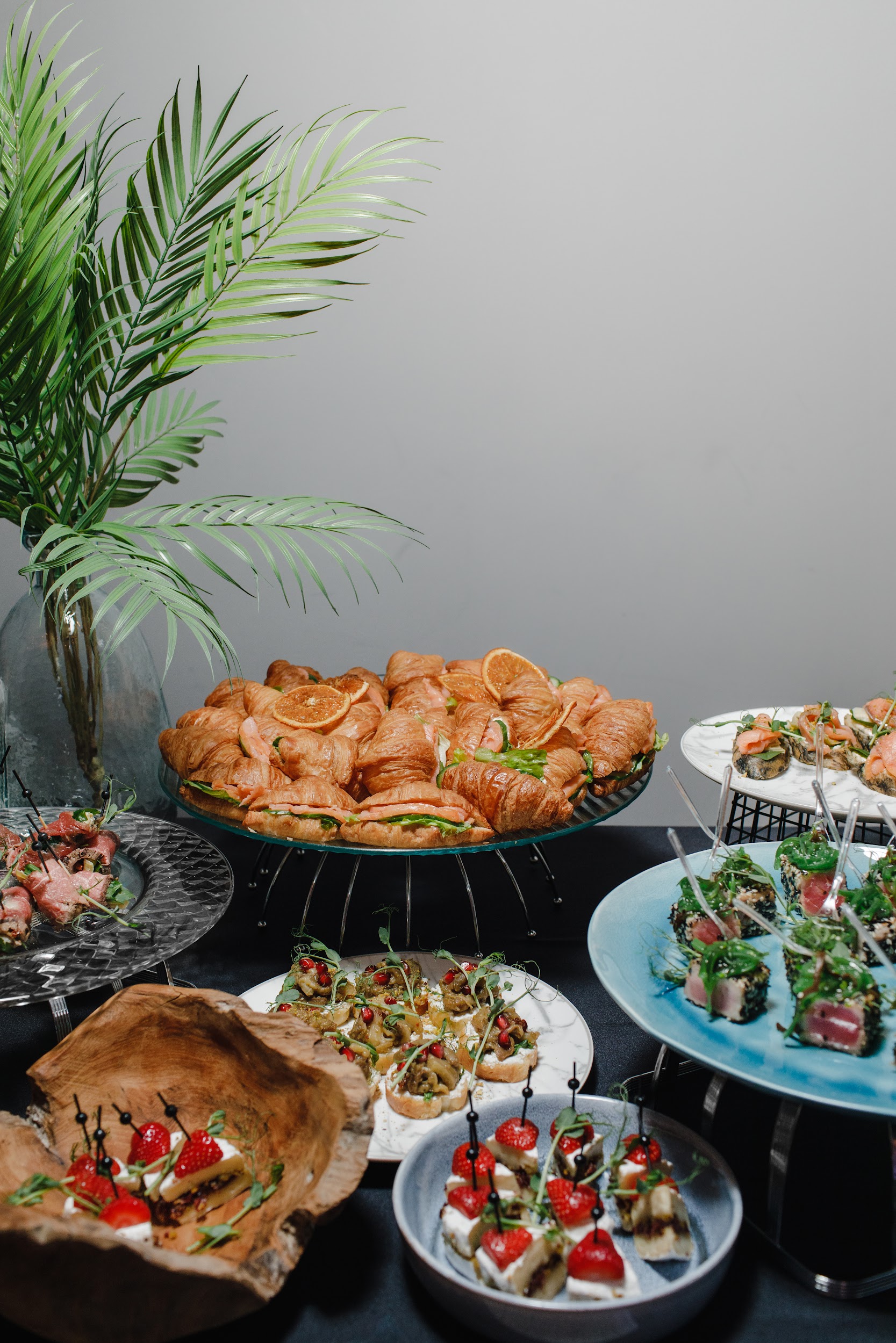 Десерты и выпечка на корпоративе — кейтеринг Smile Event Catering Москва