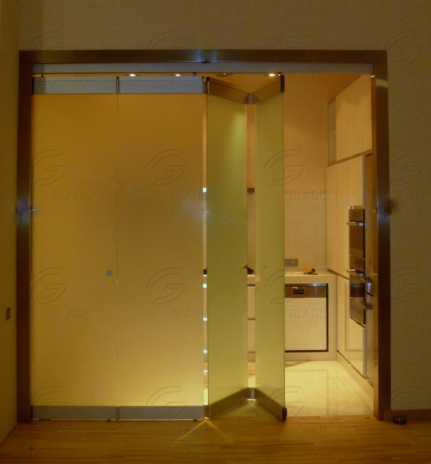 Стеклянная складывающаяся перегородка