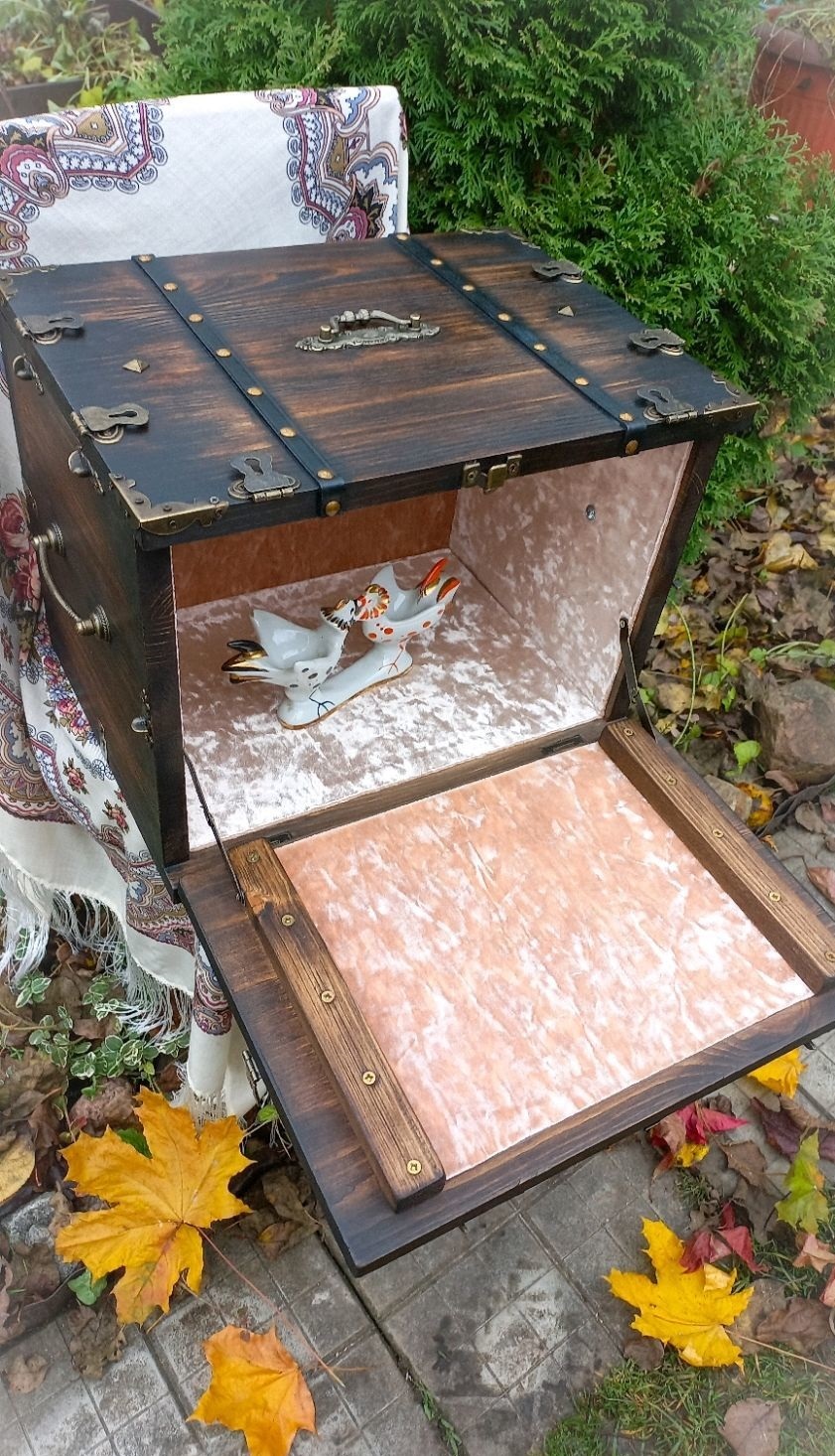 Сундук-витрина Русский Стиль для коллекции антиквариат