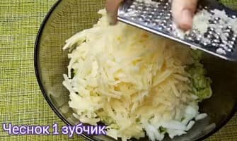 Приготовление запеканки из кабачков и картофеля в духовке: шаг 6