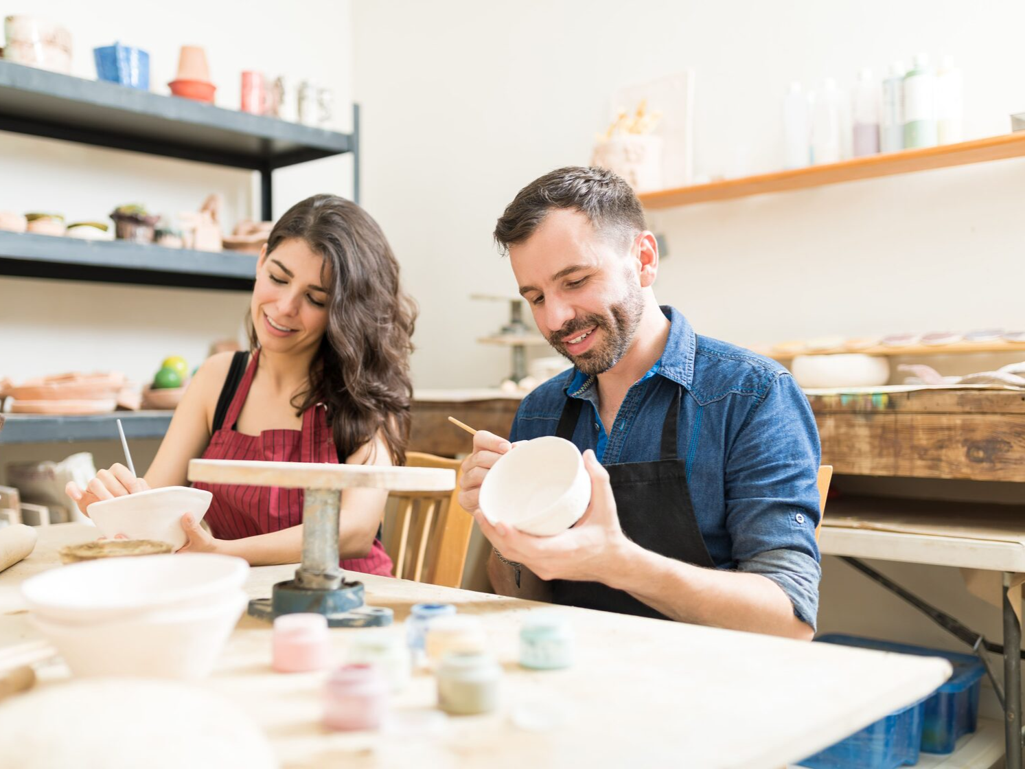 фото нанесения макияжа на лицо девушки 