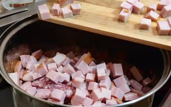 Приготовление солянки с копчёностями: шаг 13