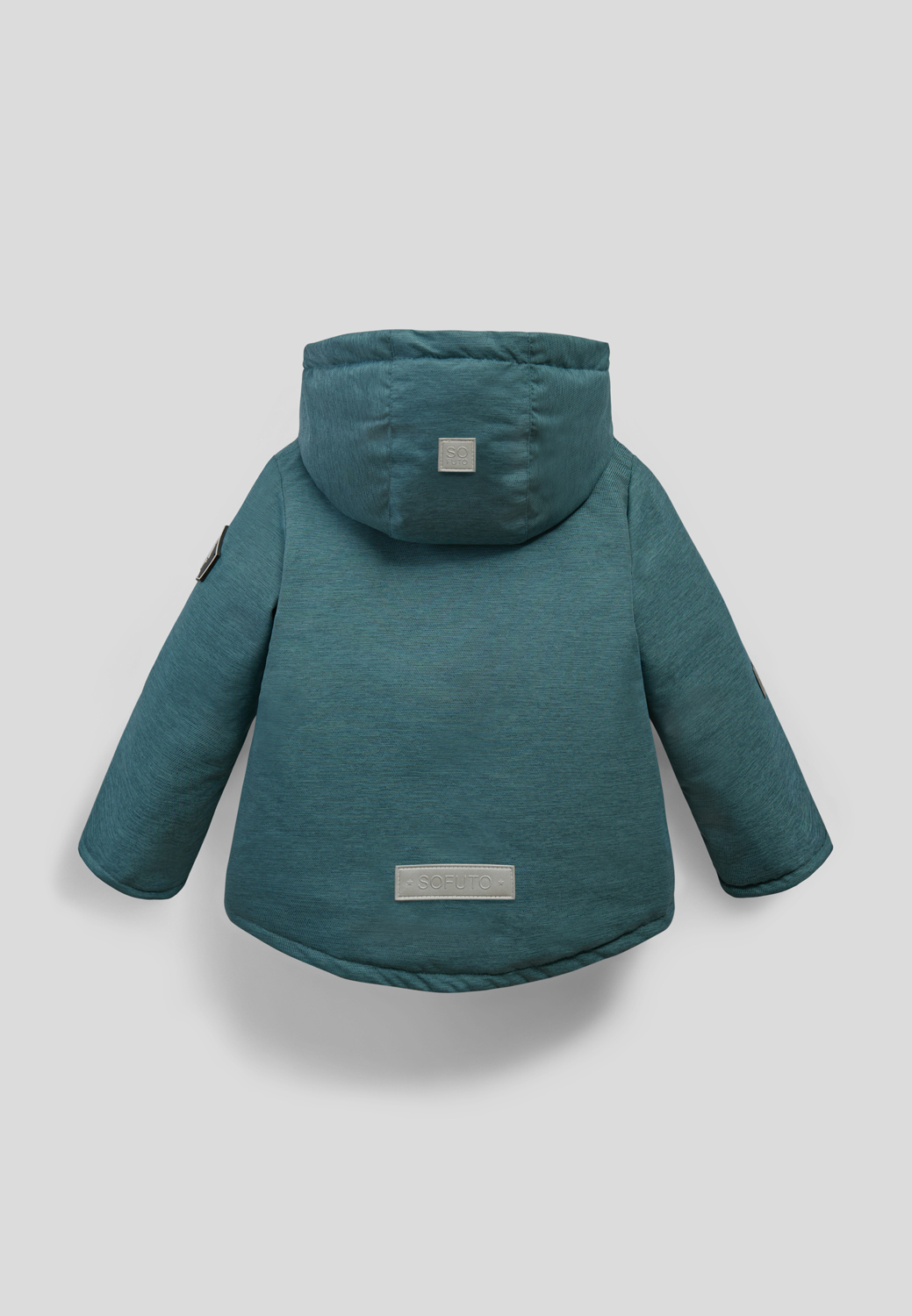 бирюзовая куртка на светлом фоне для рекламы