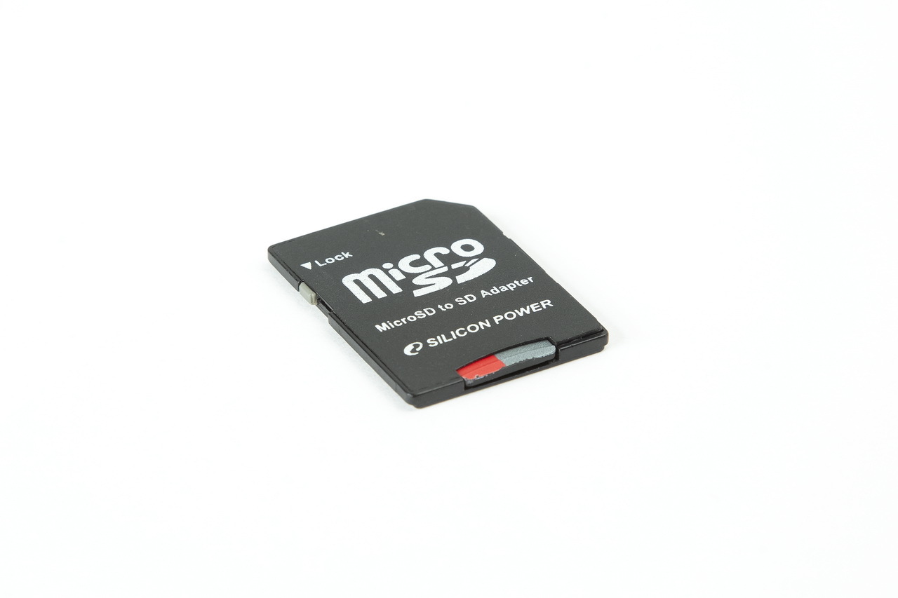 Как восстановить микро сд карту. Приемник для карт микро SD. Карта памяти MICROSD Remax 4gb class4 без адаптера. Как снять защиту от записи с микро SD карты. На переходнике для микро СД карт блокировка вниз или вверх.