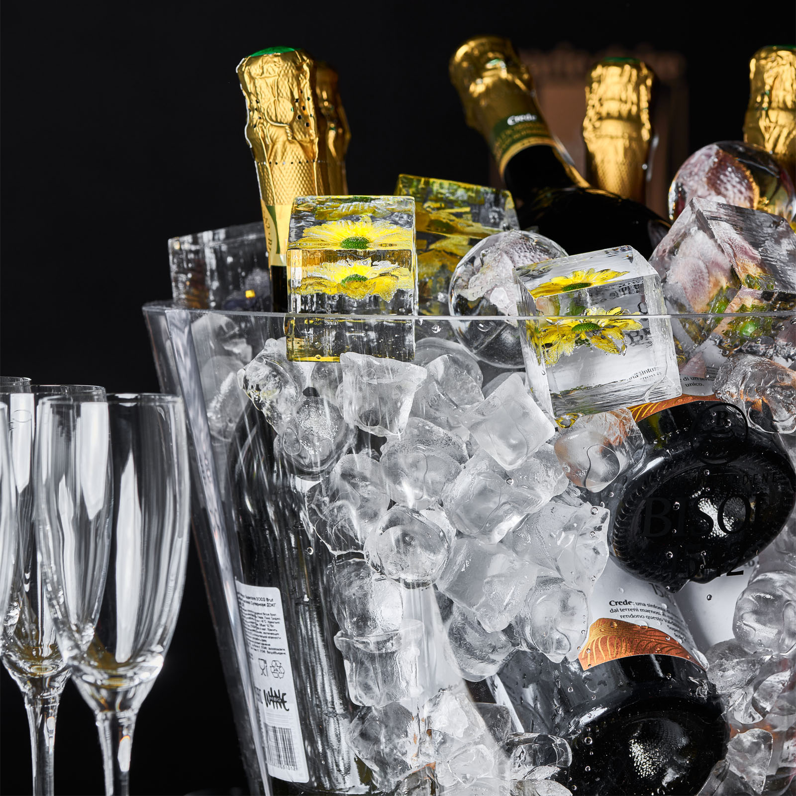 Ведро со льдом и бутылками