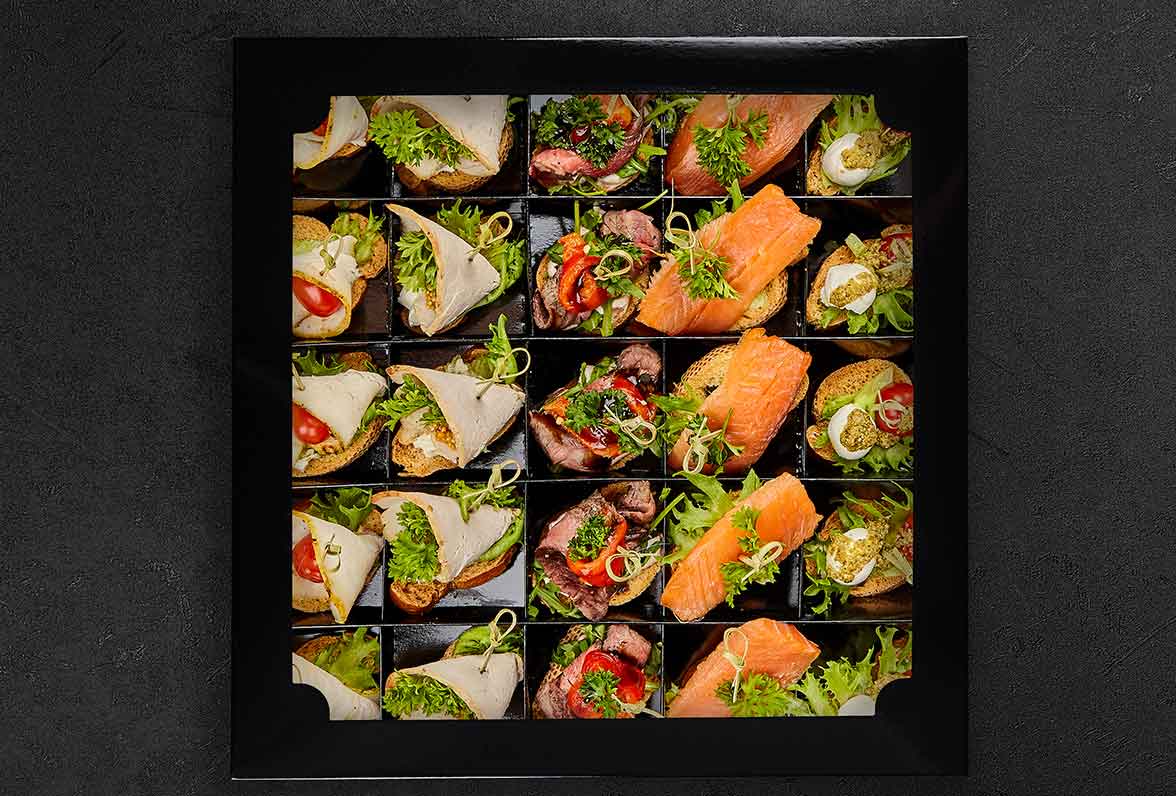 фирменная коробка с закусками