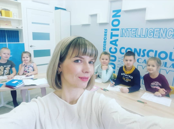 Йога на свежем воздухе белгород. Занятия на улице с тренером дворовый тренер. Мир белогорья мавринская белгород подростки. Белгород занятия. Йога на свежем воздухе белгород.