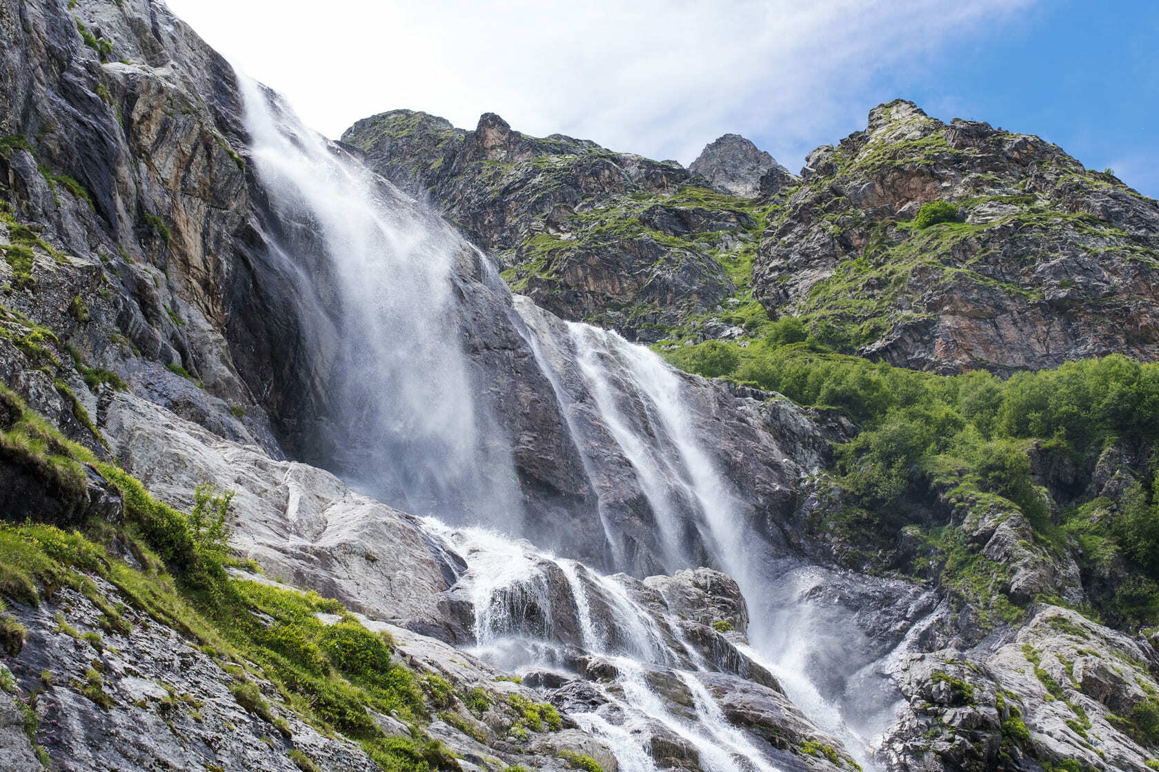 Софийские водопады в апреле фото