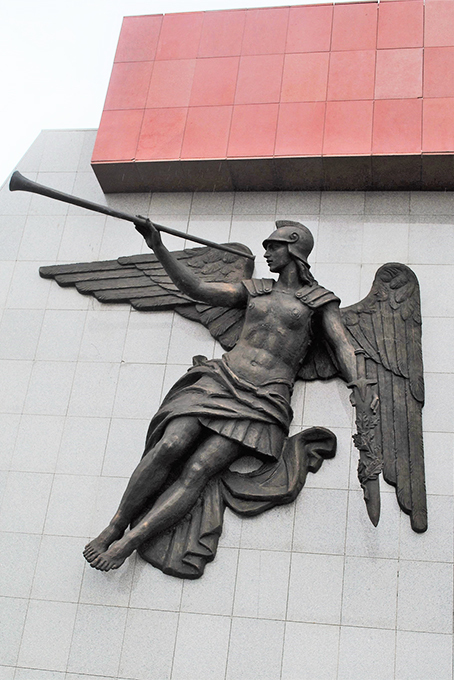 барельеф "Доблесть"