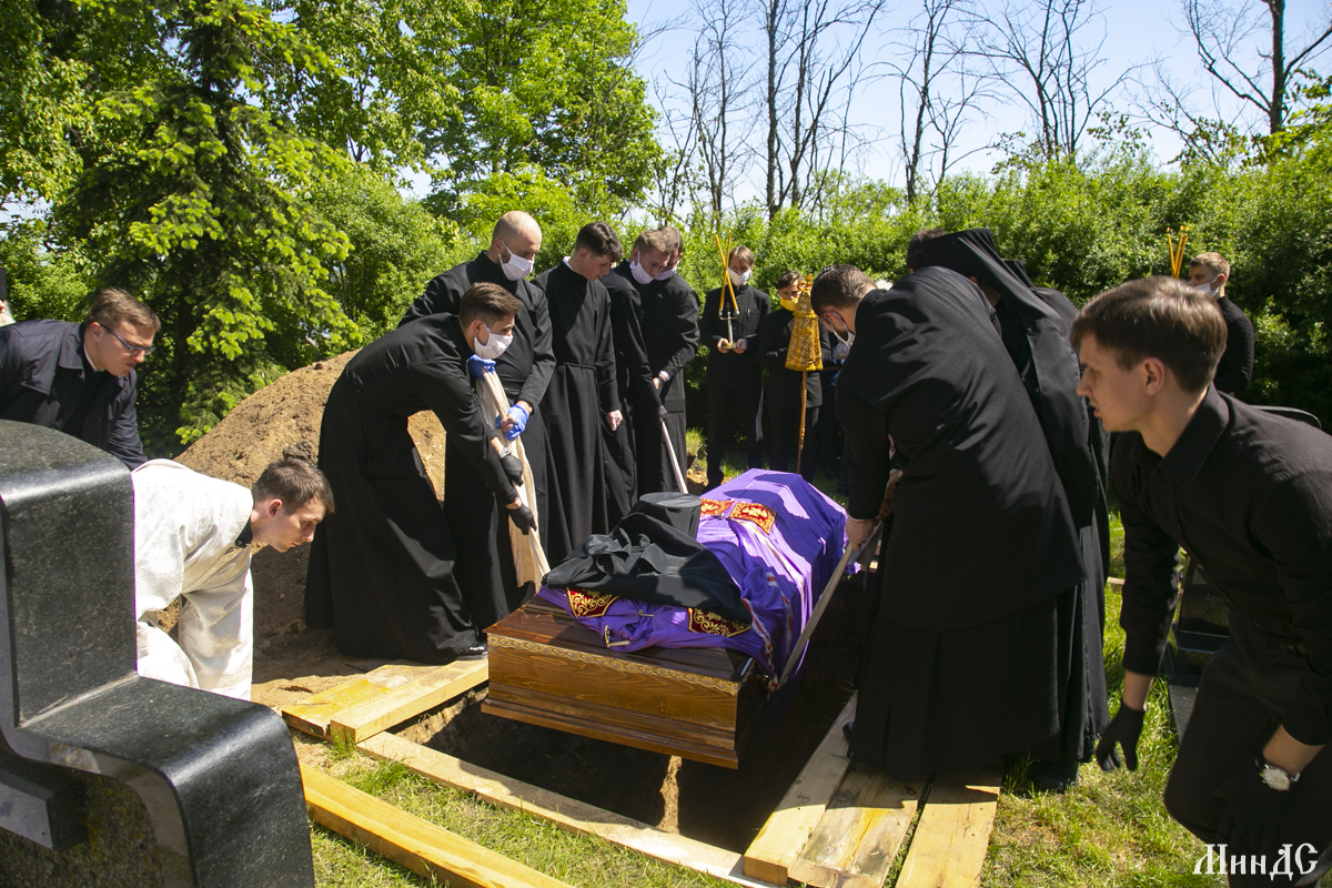 Когда пройдут первые похороны. Похороны Петра Мамонова. Епископ Доримедонт чекан.