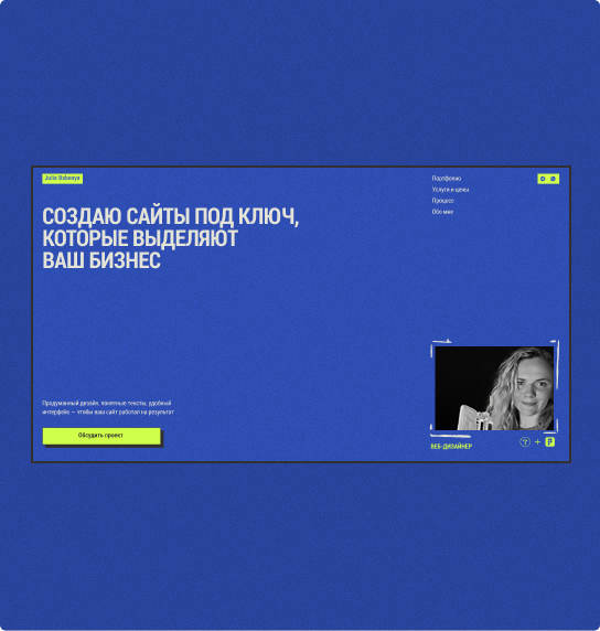 Девушка с зеленым рюкзаком на спине